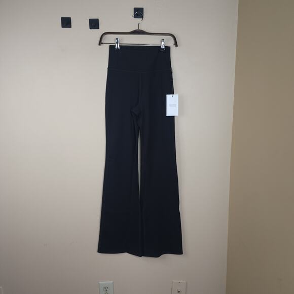 Girlfriend Collective Compressive Flare Legging in Black Size S - Picture 1 of 8